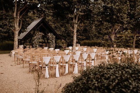 Bury Court Barn Weddings Gecko Live Entertainment Outside Ceremony