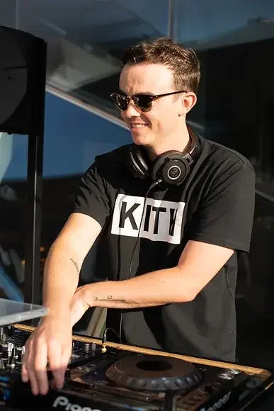 DJ Carl London Event and Wedding DJ Gecko Live Entertainment