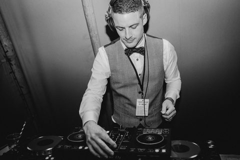 DJ Nash DJ for hire in Oxfordshire Gecko Live Entertainment