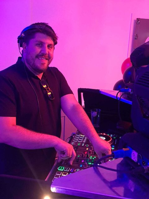DJ Ollie Hampshire Wedding DJ Gecko Live Entertainment
