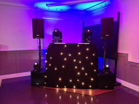 DJ Ollie Surrey Wedding DJ Set Up Gecko Live Entertainment