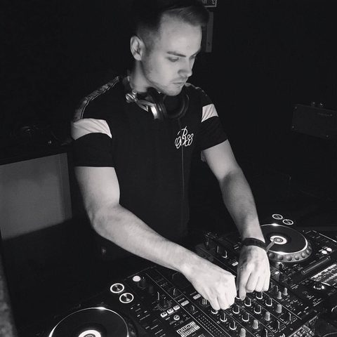 DJ Sam Kent and London Event DJ Gecko Live Entertainment