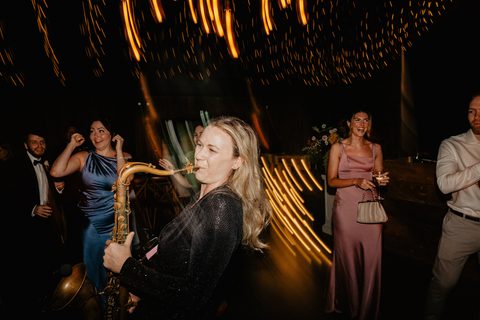 Julia Sax Live on Dance Floor