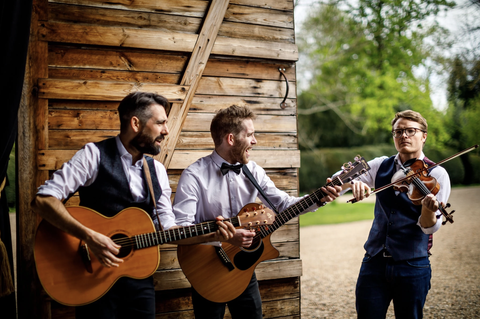 Fiddle Me This Surrey Roaming Band Gecko Live Entertainment