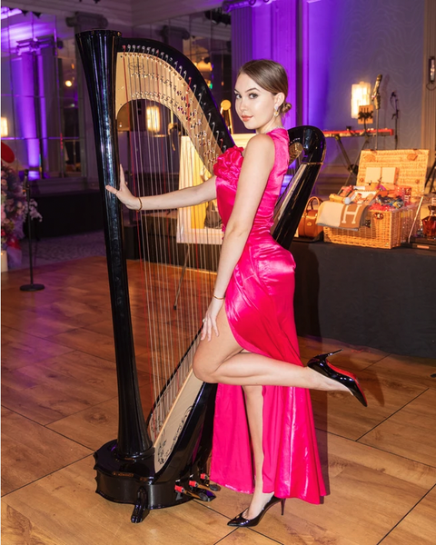 Harpist Amie London Harpist hire Gecko Live Entertainment