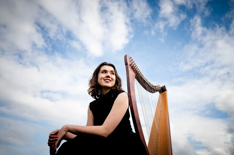 Harpist Scarlette Gecko Live