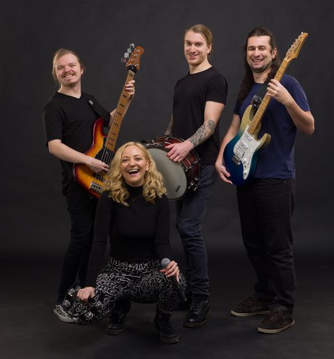 Kinetic Cotswold Party Band Gecko Live Entertainment