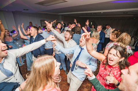 Hitmen Packed Dance Floor Singalong - Gecko Live Entertainment