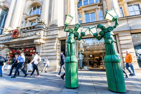 Living Lamp Posts At Royal Exchange Gecko Live Entertainment