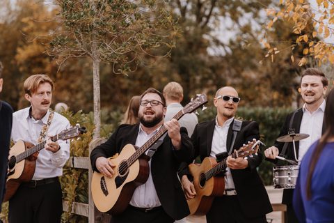 The Strolling Tones at Silchester Farm - Melissa Megan Photography - Gecko Live Entertainment