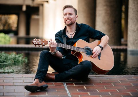 Singer Guitarist Phil Acoustic Solo Singers for hire Gecko Live Entertainment