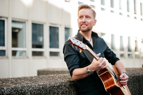 Singer Guitarist Phil Acoustic Wedding Musicians for hire Gecko Live Entertainment