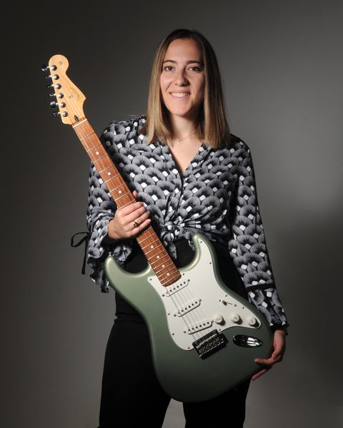 Solo Guitarist Alice Gecko Live Entertainment Green Guitar