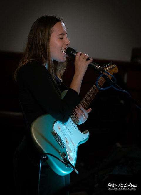 Solo Guitarist Alice Gecko Live Entertainment Live Shot