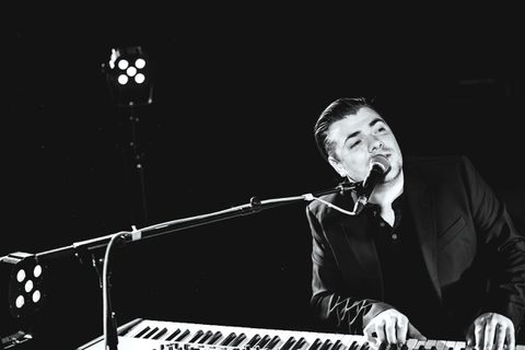 Solo Pianist Vocalist Tom Surrey Wedding Musicians for hire Gecko Live Entertainment