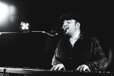 Solo Pianist Vocalist Tom Sussex live wedding pianist Gecko Live Entertainment