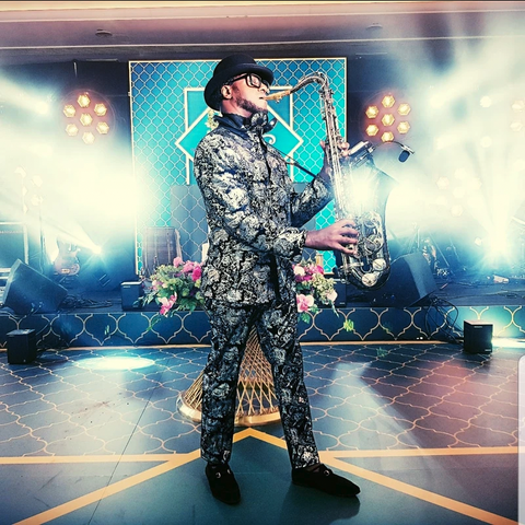 Solo Sax Player Otis London Sax Payer for hire Gecko Live Entertainment