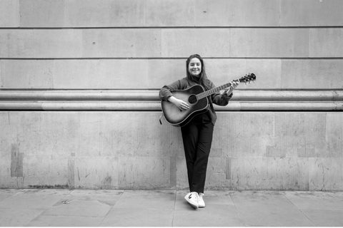 Solo Singer Vicki Berkshire Acousitc Musician Gecko Live Entertainment