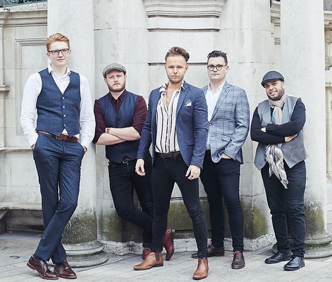 Spotlights Acoustic Roaming Band Gecko Live Entertainment