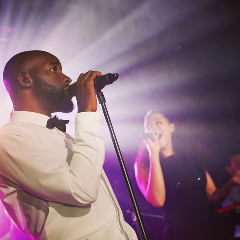 UK New Destination Wedding Singer Gecko Live Entertaiment