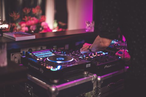 Wedding DJ for Hire Gecko Live Entertainment